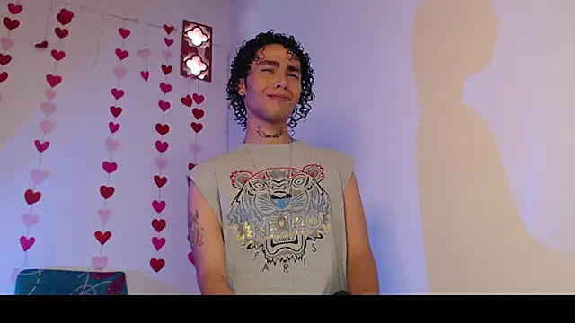 Snapshot of seven7xis chatting on February 2025 09:04:02 PM seven7xis online show from February 2025 09:04:02 PM