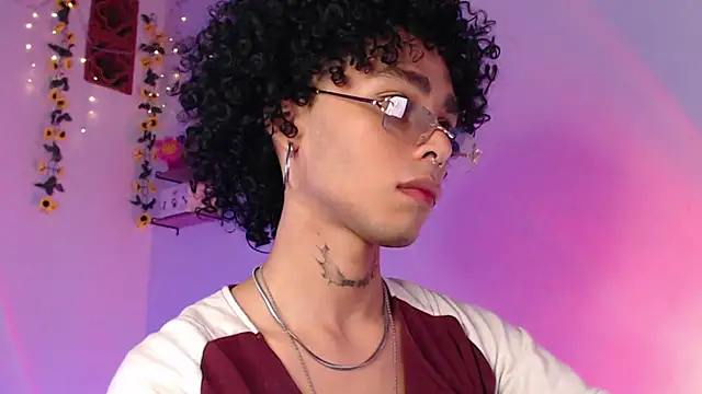 Snapshot of seven7xis chatting on March 2025 04:01:01 AM seven7xis online show from March 2025 04:01:01 AM