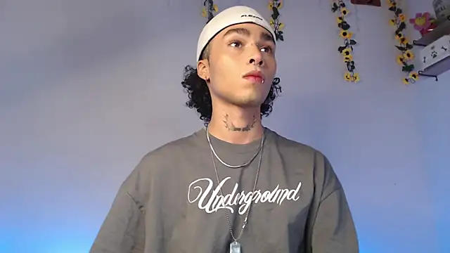 Snapshot of seven7xis chatting on March 2025 04:52:01 AM seven7xis online show from March 2025 04:52:01 AM