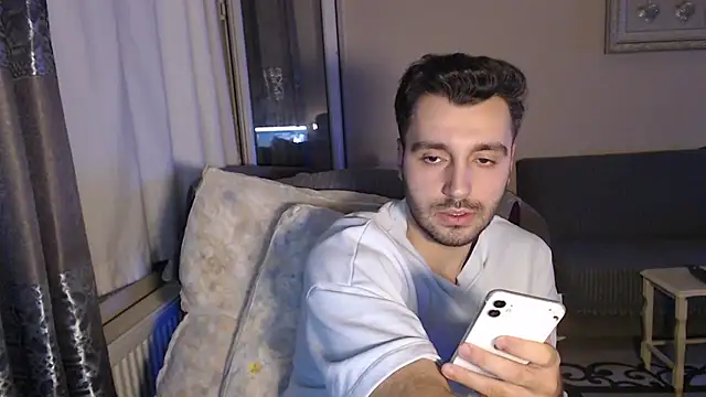 Snapshot of handsomeee04 chatting on November 2025 09:42:02 PM handsomeee04 online show from November 2025 09:42:02 PM