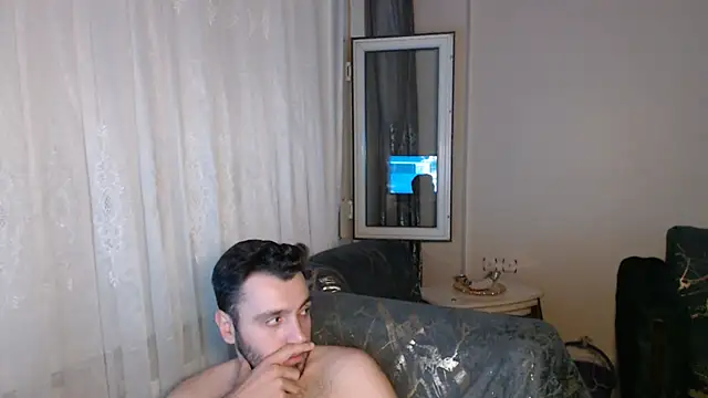 handsomeee04 online show from July 2026 10:43:02 PM