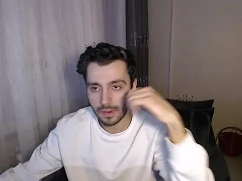 handsomeee04 online show from April 2026 10:37:02 PM