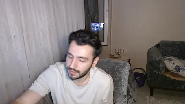 handsomeee04 online show from June 2026 10:18:02 PM