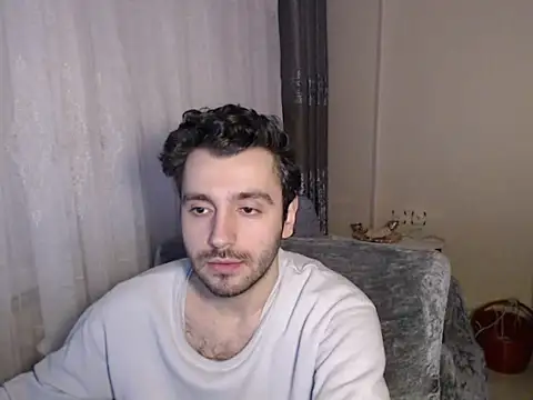 handsomeee04 online show from April 2026 10:36:01 PM