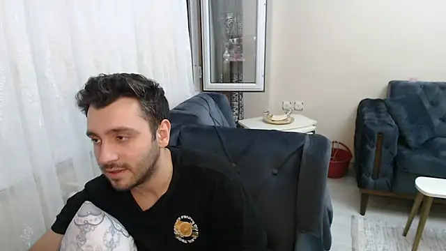 handsomeee04 online show from May 2026 08:37:01 PM