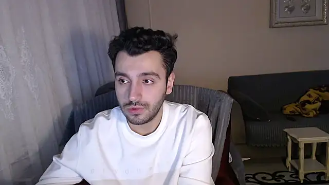 Snapshot of handsomeee04 chatting on November 2025 10:54:02 PM handsomeee04 online show from November 2025 10:54:02 PM