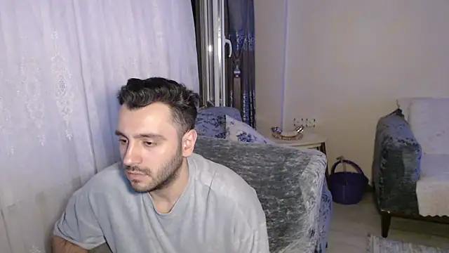 handsomeee04 online show from June 2026 10:19:01 PM