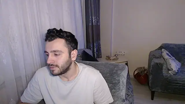 handsomeee04 online show from May 2026 11:02:01 PM