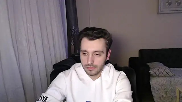 handsomeee04 online show from March 2026 10:10:02 PM