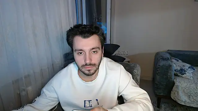 handsomeee04 online show from April 2026 04:57:02 PM