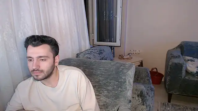 handsomeee04 online show from May 2026 11:14:03 PM