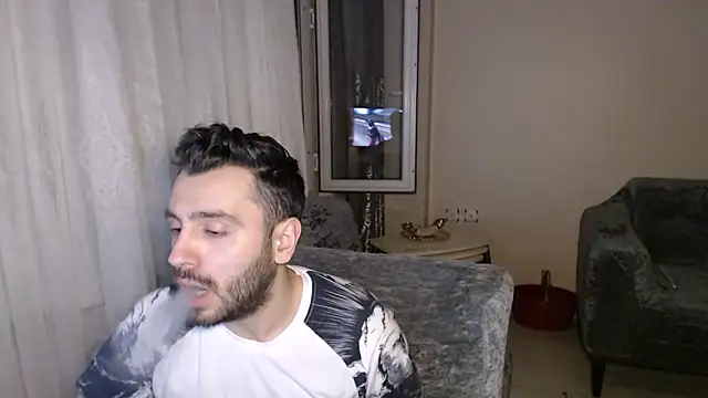handsomeee04 online show from May 2026 10:13:01 PM