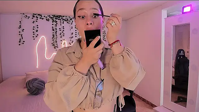 emmaTorres1 online show from September 2025 03:40:01 PM