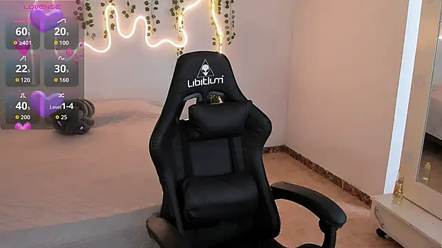 emmaTorres1 online show from September 2025 02:05:01 PM