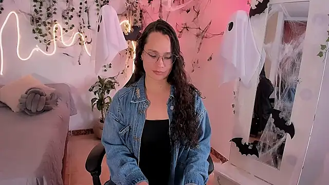 emmaTorres1 online show from October 2025 03:22:02 PM