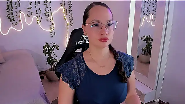 emmaTorres1 online show from September 2025 02:12:01 PM