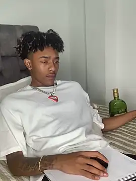 Boy cock18 online show from March 2025 12:45:01 AM