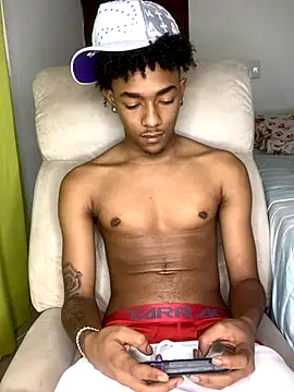 Boy cock18 online show from November 2025 06:55:01 PM