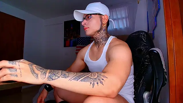 DennisWalkerr online show from October 2025 09:24:01 PM