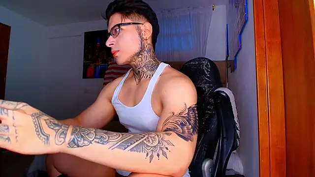 DennisWalkerr online show from November 2025 10:42:01 PM