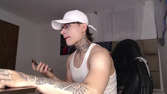 DennisWalkerr online show from March 2025 12:04:02 AM