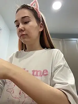 SashaMeow online show from April 2026 04:01:01 PM