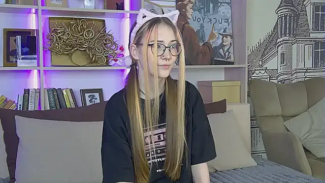 SashaMeow online show from April 2026 04:35:01 PM