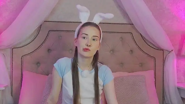 SashaMeow online show from April 2026 04:57:02 PM