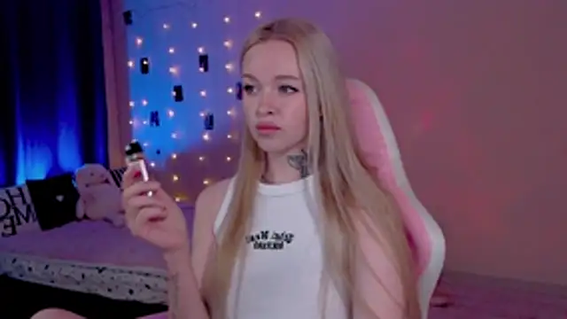 Snapshot of Naughty_Mable chatting on July 2026 12:21:01 AM Naughty Mable online show from July 2026 12:21:01 AM