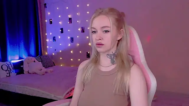 Snapshot of Naughty_Mable chatting on June 2026 12:55:01 AM Naughty Mable online show from June 2026 12:55:01 AM