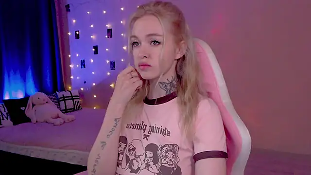 Snapshot of Naughty_Mable chatting on June 2026 01:03:02 AM Naughty Mable online show from June 2026 01:03:02 AM