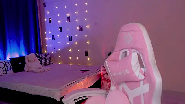 Snapshot of Naughty_Mable chatting on June 2026 03:03:02 AM Naughty Mable online show from June 2026 03:03:02 AM