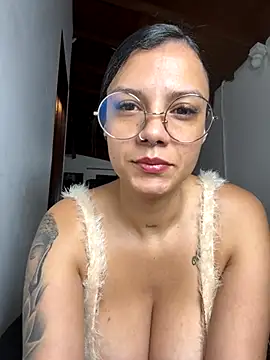 Snapshot of Abril_jones10 chatting on October 2025 05:05:02 AM Abril jones10 online show from October 2025 05:05:02 AM