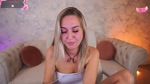 LovelyMollyy online show from September 2025 06:58:01 PM