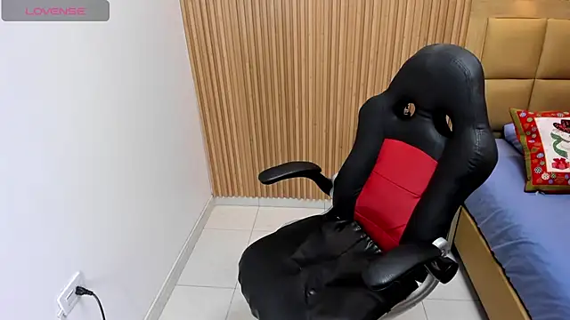 LOLAMAXI online show from December 2025 03:18:02 AM