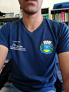 latinoboybig online show from April 2026 04:11:02 PM