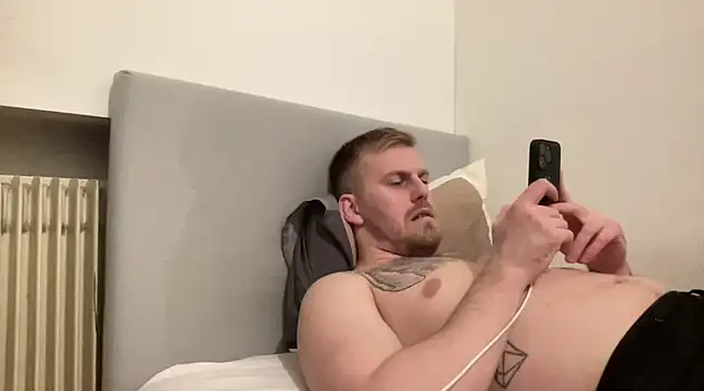 BulkAndTattoos online show from December 2024 08:00:01 PM