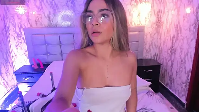 SOFIIA CRUZ  online show from January 2025 01:53:01 PM