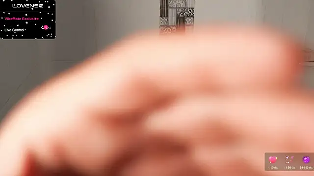 Snapshot of Mara-Bella chatting on October 2025 02:21:01 AM Mara-Bella online show from October 2025 02:21:01 AM