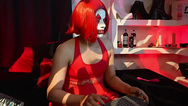 Snapshot of Mara-Bella chatting on October 2025 10:27:01 PM Mara-Bella online show from October 2025 10:27:01 PM