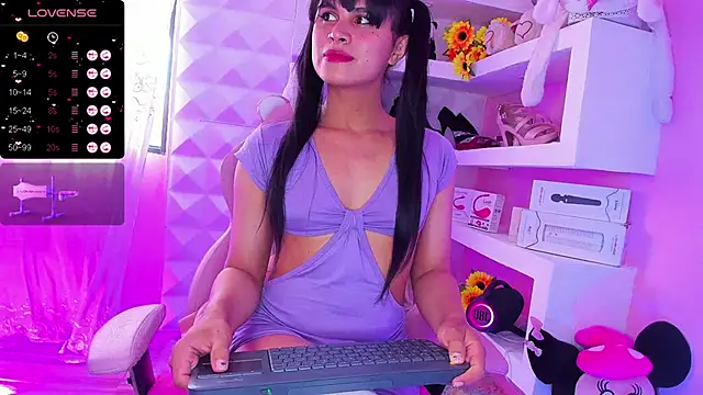 Snapshot of Mara-Bella chatting on February 2025 10:17:02 PM Mara-Bella online show from February 2025 10:17:02 PM
