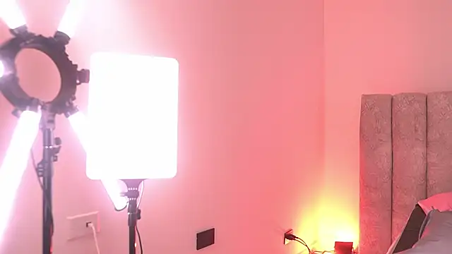 sam lewins online show from November 2025 07:18:02 PM