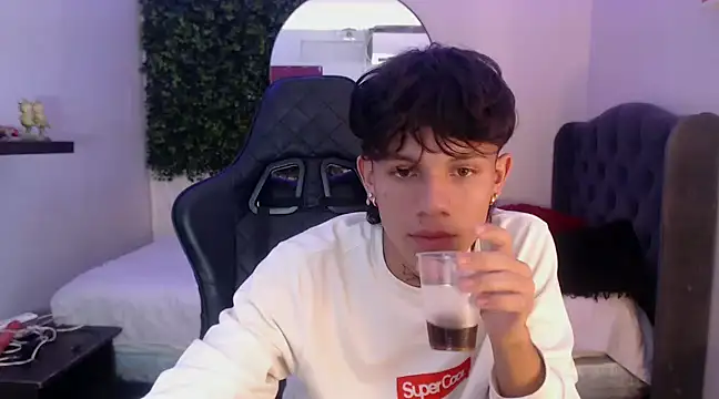 andy dan18 online show from February 2025 08:47:01 PM