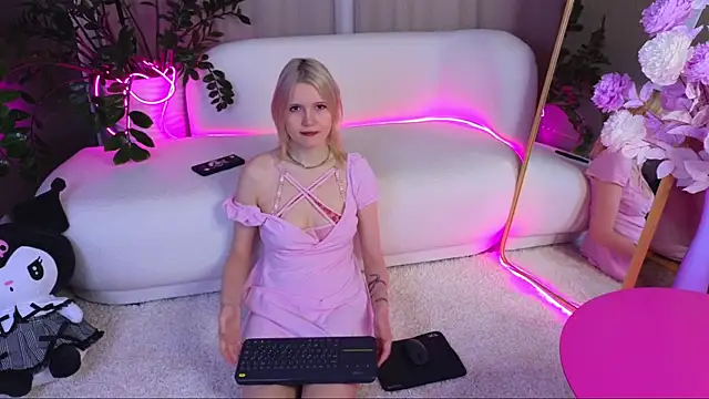 Snapshot of NellieLoyns chatting on March 2025 05:12:01 PM NellieLoyns online show from March 2025 05:12:01 PM