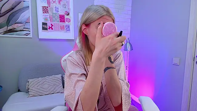 Snapshot of NellieLoyns chatting on March 2025 05:20:01 PM NellieLoyns online show from March 2025 05:20:01 PM