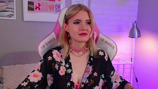 Snapshot of NellieLoyns chatting on March 2025 11:32:02 PM NellieLoyns online show from March 2025 11:32:02 PM