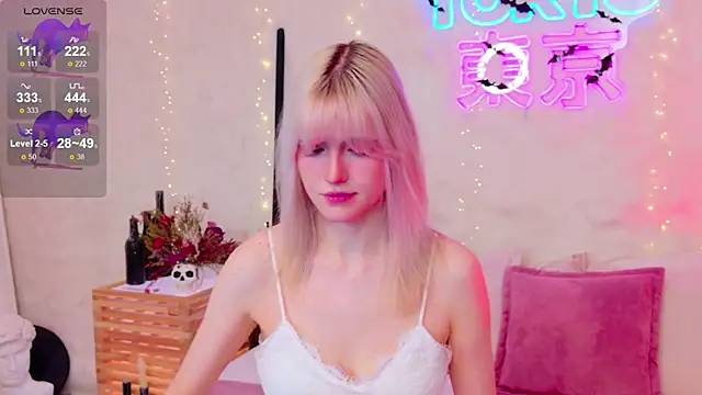 Snapshot of NellieLoyns chatting on October 2025 05:23:02 PM NellieLoyns online show from October 2025 05:23:02 PM