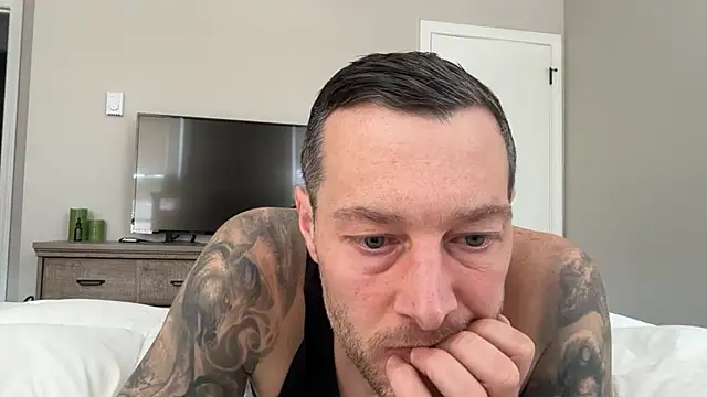 Snapshot of moon-boy chatting on December 2024 06:17:02 PM moon-boy online show from December 2024 06:17:02 PM