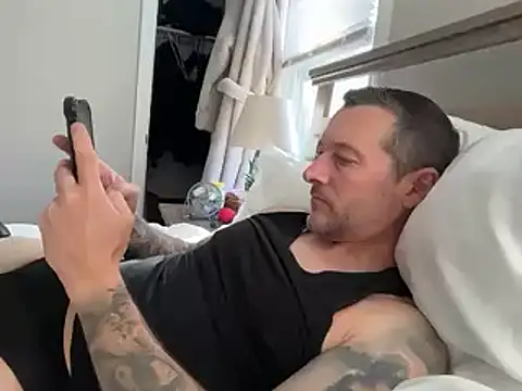 Snapshot of moon-boy chatting on November 2025 06:12:01 PM moon-boy online show from November 2025 06:12:01 PM