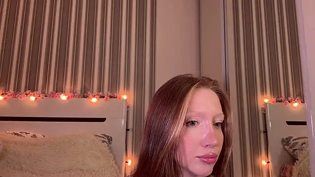 Awwwrora online show from November 2025 03:45:02 PM